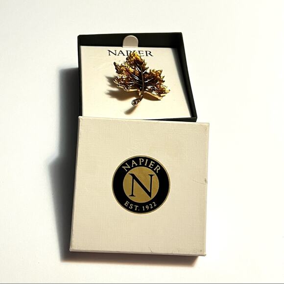 Napier Womens Classic Style Maple Leaf Brooch - Picture 1 of 7